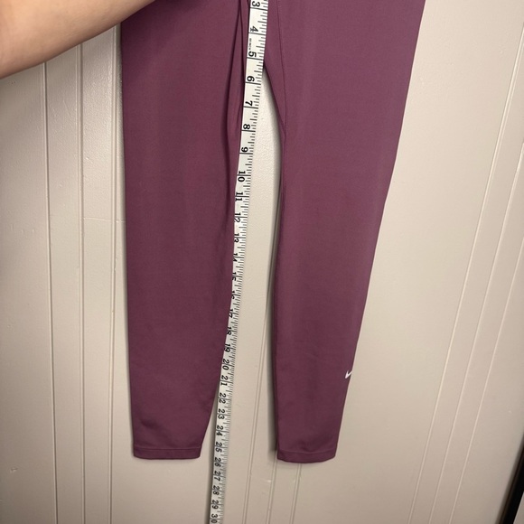 Nike Training One Sculpt tight leggings in mauve - Picture 14 of 16